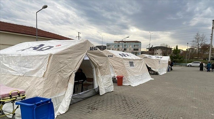 Hatay’da acı olay! Depremzede çadırının üzerine istinat duvarı çöktü