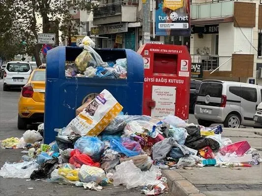 VİDEO HABER | CHP’li belediyenin sokakları pis ve çöpten gözükmüyor!