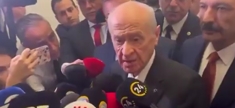 Devlet Bahçeli gazeteciyi azarladı: “Mesleğini bırak!”