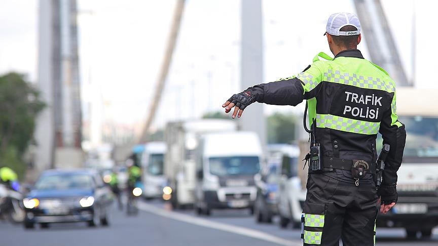 Trafik cezaları belli oldu! Cep telefonuyla konuşan cebinden olacak!