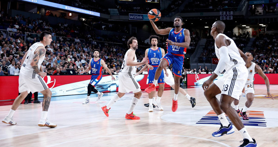 Anadolu Efes, Real Madrid’i ezdi geçti!