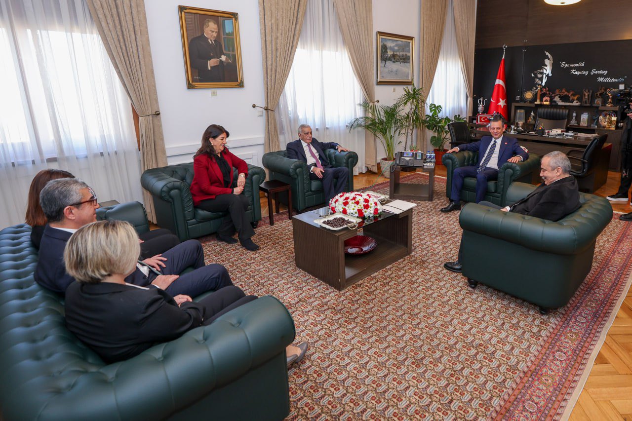 DEM’in İmralı Heyeti, ‘Teröristbaşı Öcalan açılımı’ için CHP’yi ziyaret etti