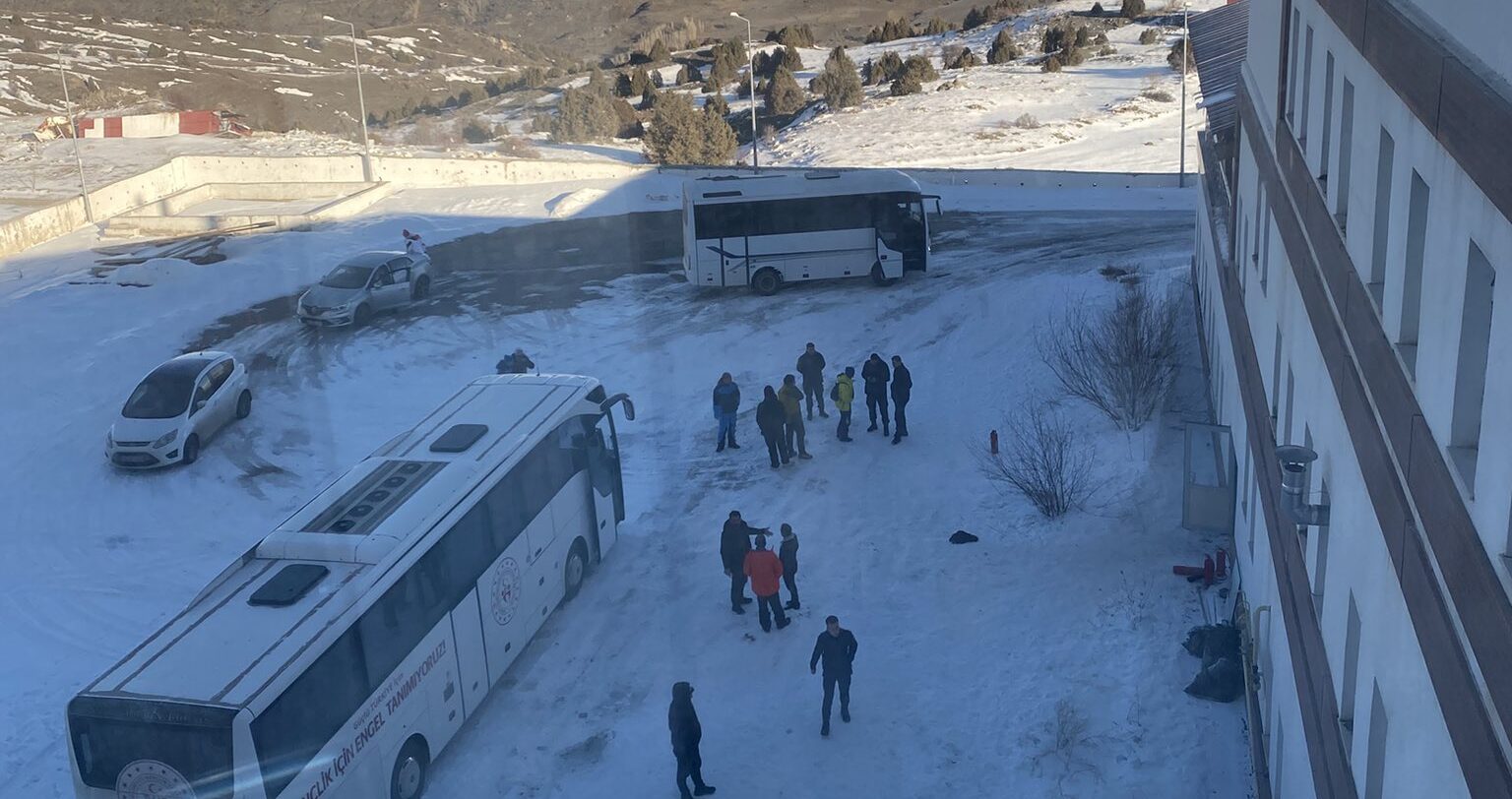 Bir otel faciası da Sivas’ta yaşandı! Patlama meydana geldi, yaralılar var