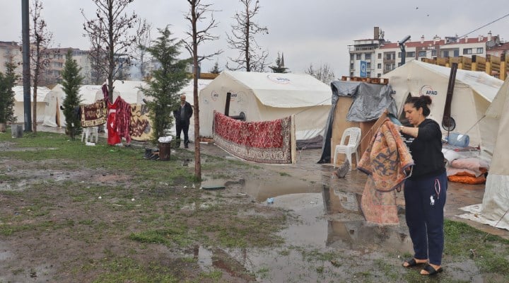 Depremzedeler 2 yıldır konteynerlerde hayata tutunmaya çalışıyor